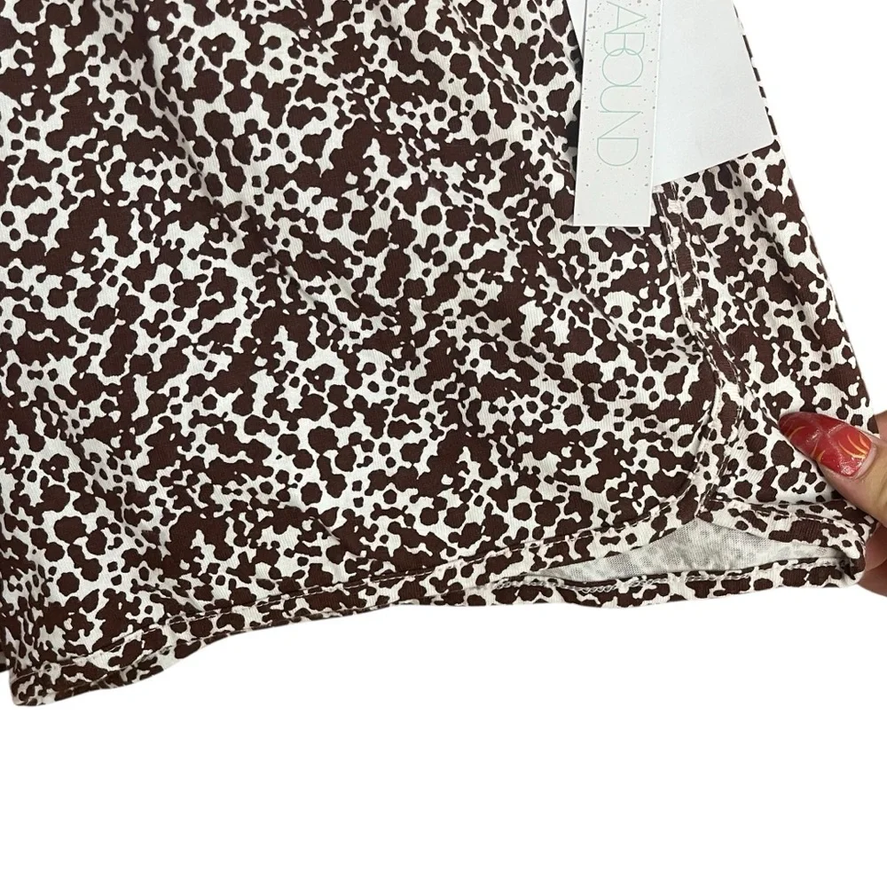 Abound Dolphin Hem Shorts Brown White